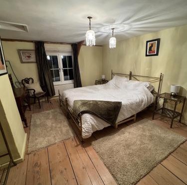Cosy One Bedroom Cottage, full kitchen and living