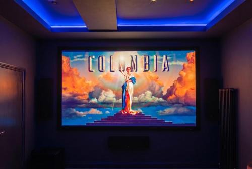 Luxury Escape with Cinema, Pool Table & Darts