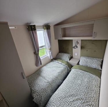 8 Berth Caravan - Blue Dolphin - Filey