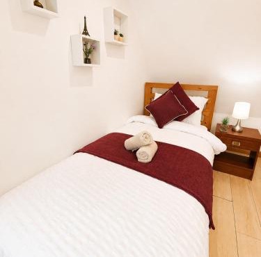 5 Bedrooms Luxurious Home in Derby City Centre ,Darley Abbey FREE PARKING