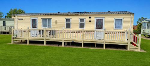 MOLLIES DEN 2 8 Berth 3 Bedrooms The Grange Holiday Park INGOLDMELLS