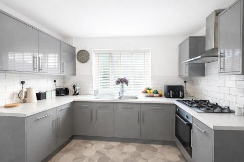 Shetland House- 4bedroom - 3 bathrooms -Contractors Stay