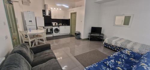 Rear Borough Suite
