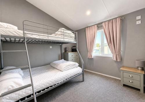 Stunning 5 Berth Lodge With Decking At Valley Farm Holiday Park Ref 46297Bv
