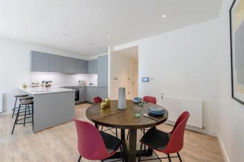 Landsby at Wembley Park - Modern Scandi Living