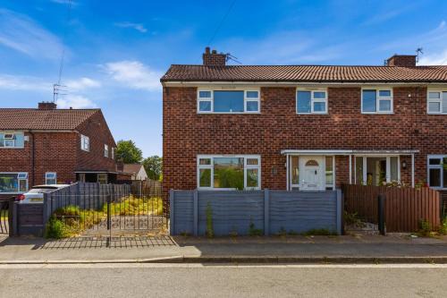 Modern 3BR Home Perfect for Groups and families