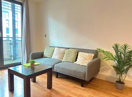 1 Bedroom Flat in Birmingham City Centre with Balcony-19