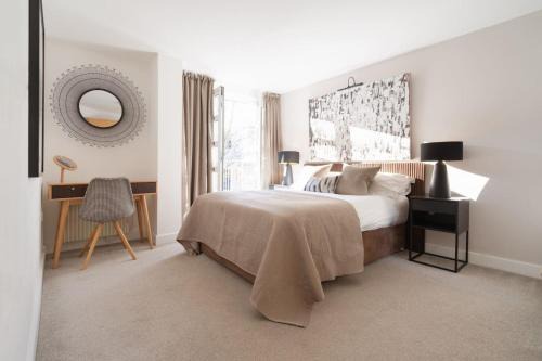 Stunning Modern Glass Wall Penthouse, City Centre