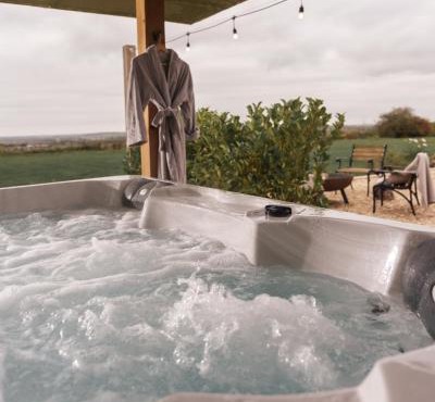 Countryside Retreat with Hot Tub near Bicester Village