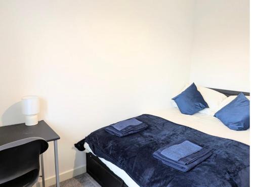 Danebury House sleeps 13 with parking york