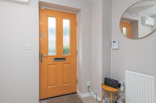 Stylish 5-Bed Townhouse In Wakefield
