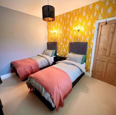 2 bedroom Hidden Gem in Stamford with parking