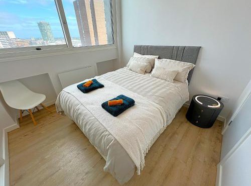 City Centre - Sleeps 4 & Free Parking