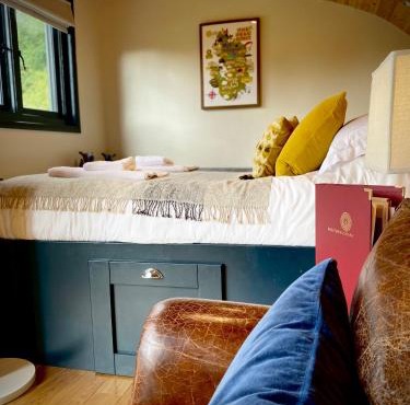 Robin's Nest (Top Cabin)