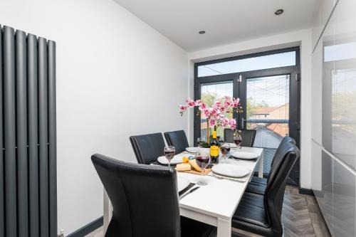 73 East Parade Cherry Tree Apt · Modern 3-bed Duplex Apt in York with 75 inch TV - Pass The Keys