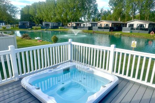 Honey Bee Lodge With Hot Tub